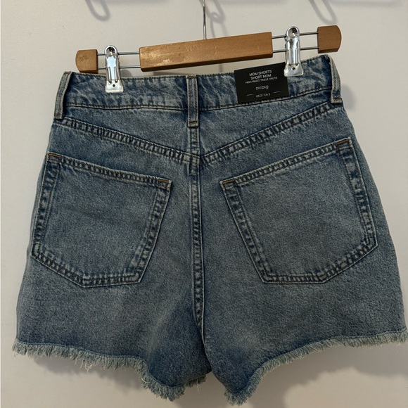 Mom Jean Short - Picture 2 of 3